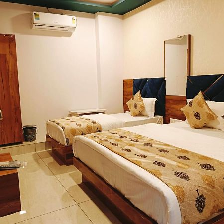 Hotel Maan Palace Vadodara Extérieur photo