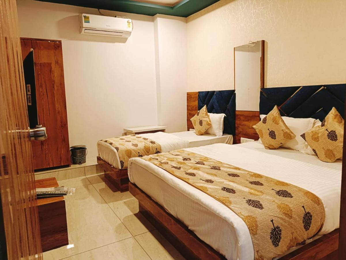 Hotel Maan Palace Vadodara Extérieur photo