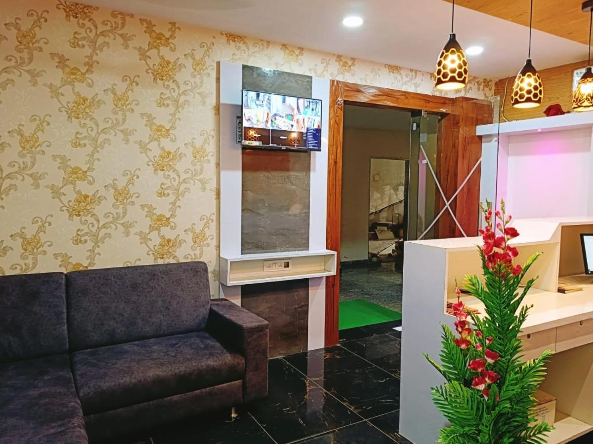 Hotel Maan Palace Vadodara Extérieur photo