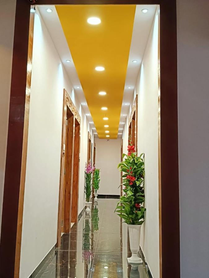 Hotel Maan Palace Vadodara Extérieur photo