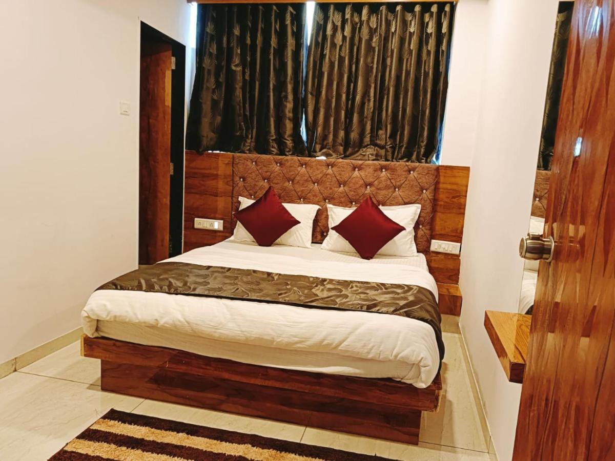 Hotel Maan Palace Vadodara Extérieur photo