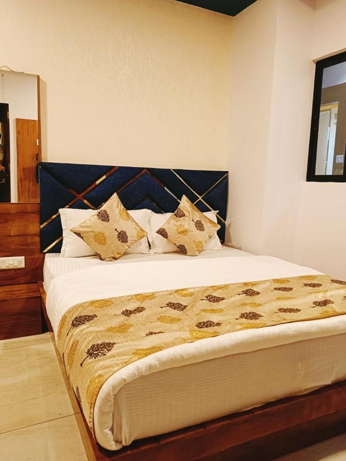 Hotel Maan Palace Vadodara Extérieur photo