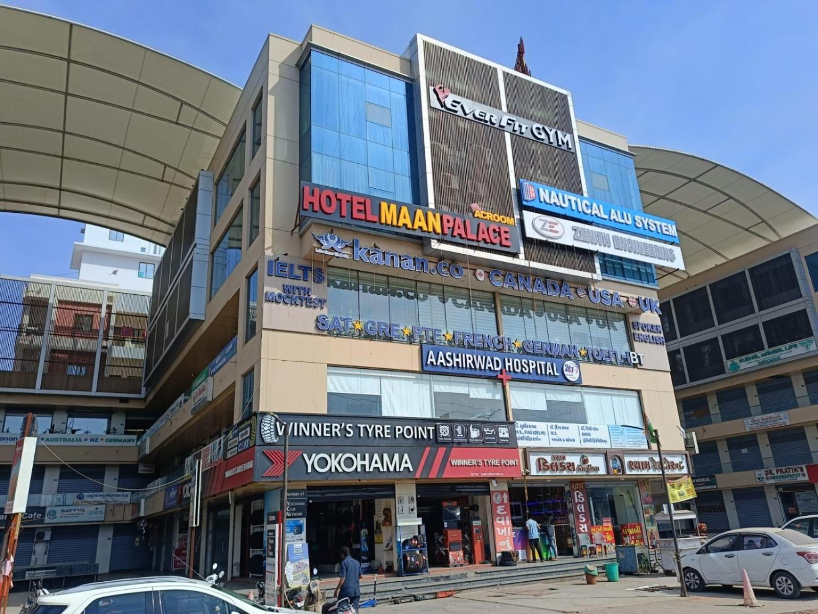 Hotel Maan Palace Vadodara Extérieur photo