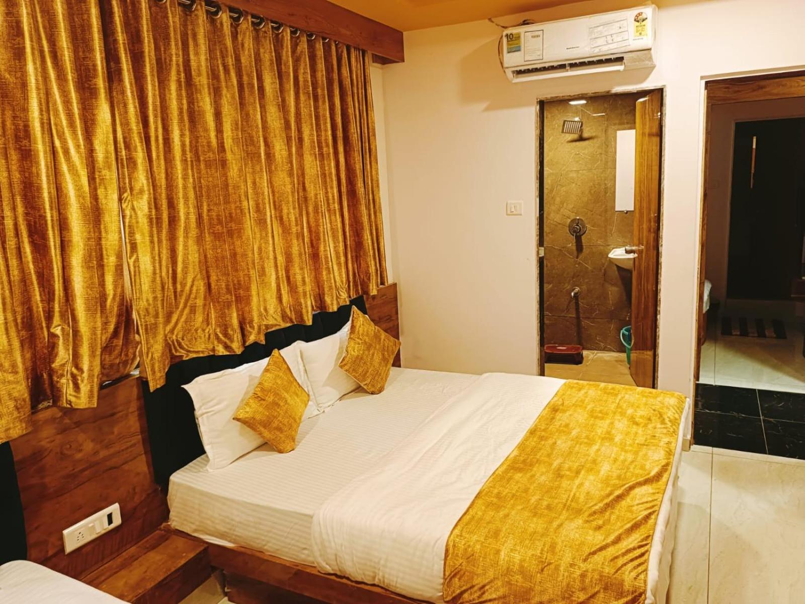 Hotel Maan Palace Vadodara Extérieur photo