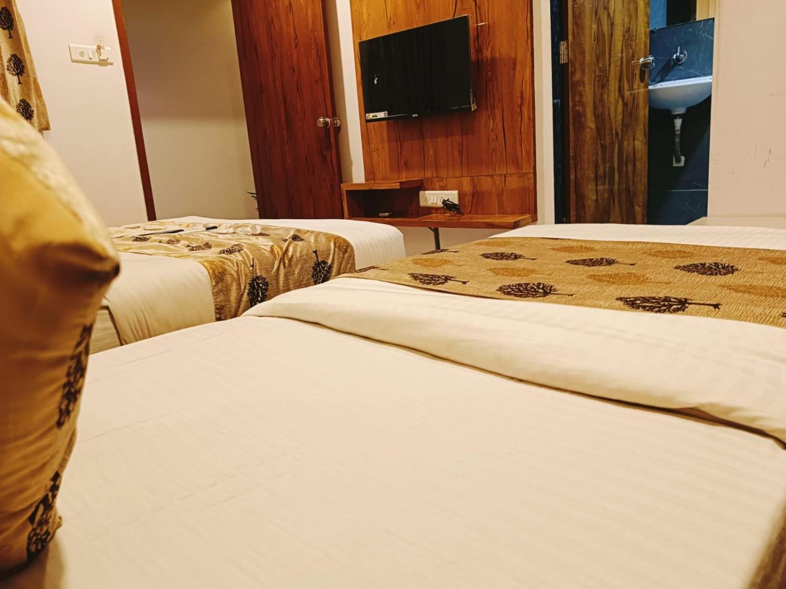 Hotel Maan Palace Vadodara Extérieur photo