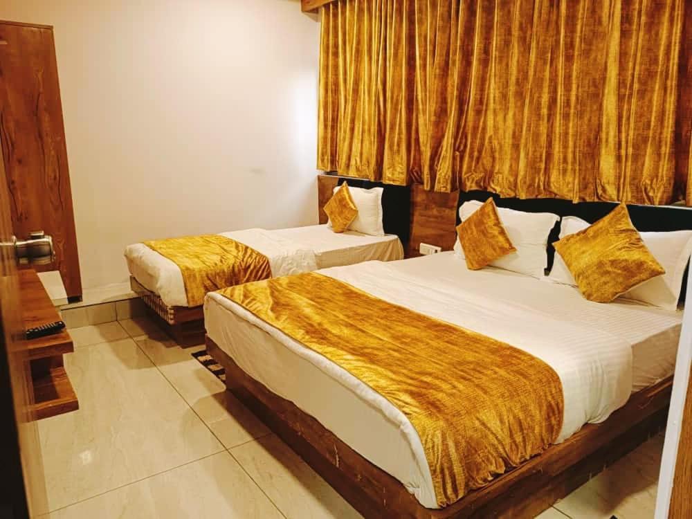 Hotel Maan Palace Vadodara Extérieur photo